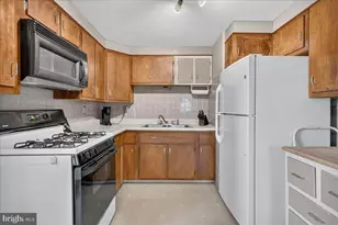 209 N Lake Dr, Downingtown, PA 19335 - Photo 9