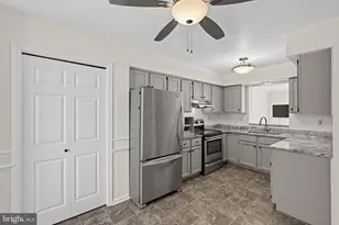 16 Oak St, Phoenixville, PA 19460 - Photo 3