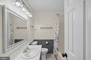 16 Oak St, Phoenixville, PA 19460 - Photo 17