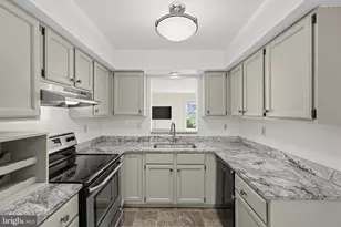 16 Oak St, Phoenixville, PA 19460 - Photo 1