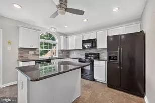 303 Driftwood Ln, Downingtown, PA 19335 - Photo 9