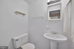 884 Woodlawn Ave, Phoenixville, PA 19460 - Photo 17