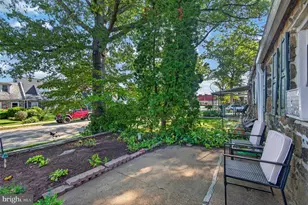 884 Woodlawn Ave, Phoenixville, PA 19460 - Photo 3