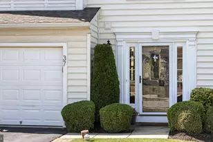 37 Bayberry Ln, Pottstown, PA 19465 - Photo 3