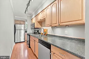 668 Summit House, West Chester, PA 19382 - Photo 5