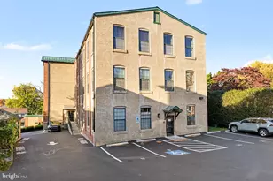 541 Washington Ave, Phoenixville, PA 19460 - Photo 1