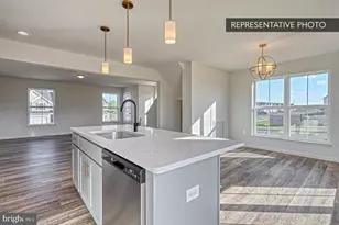 1053 Ellie Ln W, Harrisburg, PA 17112 - Photo 9