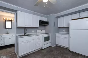 21 N Pine St, Middletown, PA 17057 - Photo 7