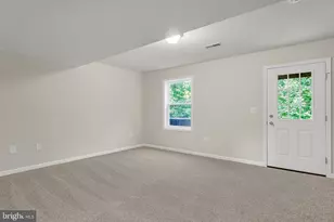 976 Gregs Dr, Harrisburg, PA 17111 - Photo 5