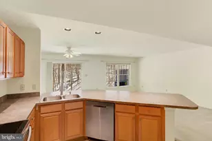 423 Park View Dr, Harrisburg, PA 17110 - Photo 9