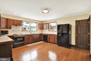 1239 S Meadow Ln, Palmyra, PA 17078 - Photo 11