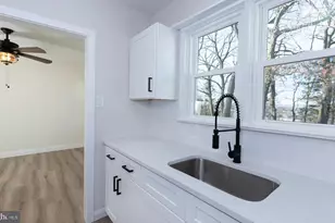 8050 Chambers Hill Rd, Harrisburg, PA 17111 - Photo 11