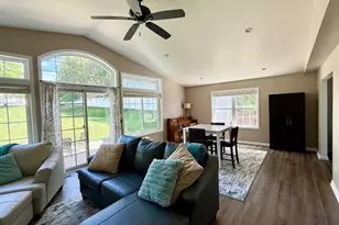 6074 Mayfair Dr, Harrisburg, PA 17112 - Photo 5