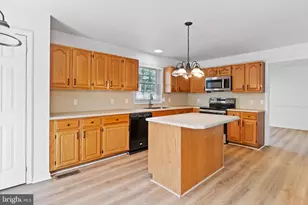 2015 Alexis Dr, Harrisburg, PA 17110 - Photo 9