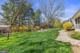 1600 Lori Ln Cir, Harrisburg, PA 17110 - Photo 35