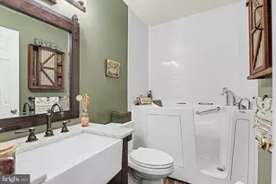 5805 Hidden Lake Dr, Harrisburg, PA 17111 - Photo 19