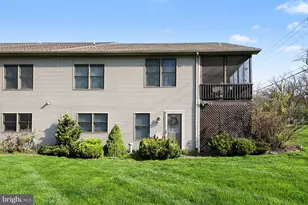 6401 Whisper Wood Ln, Harrisburg, PA 17112 - Photo 7