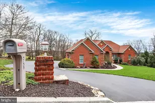 4755 Maple Shade Dr, Harrisburg, PA 17110 - Photo 3