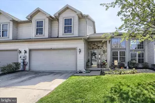 12 Edgewater Dr, Middletown, PA 17057 - Photo 3