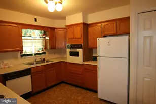 1370 Woodridge Dr, Middletown, PA 17057 - Photo 9