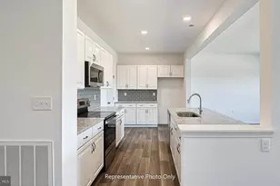 7831 Oakbrook Dr, Harrisburg, PA 17112 - Photo 9