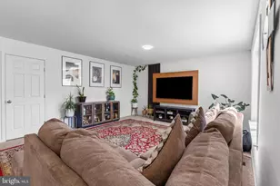 2425 Hawthorne Dr, Harrisburg, PA 17110 - Photo 13