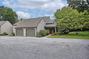 563 Roslaire Dr, Hummelstown, PA 17036 - Photo 1