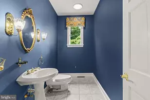 2394 Forest Hills Dr, Harrisburg, PA 17112 - Photo 23