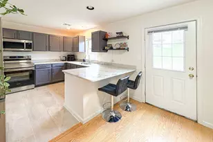 320 Woodland View Ct, Harrisburg, PA 17110 - Photo 3