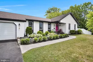 1098 Hillview Ln, Hershey, PA 17033 - Photo 5