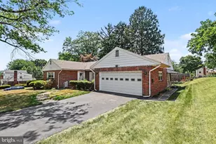 400 Rosewood Ln, Harrisburg, PA 17111 - Photo 3