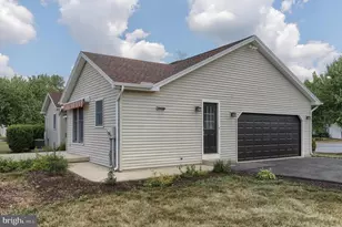 1 Sweet Arrow Dr, Hummelstown, PA 17036 - Photo 5