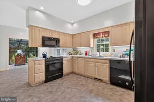 122 Almond Dr, Hershey, PA 17033 - Photo 15