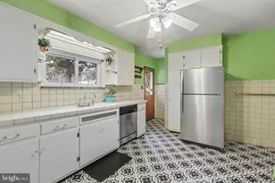 210 Greenwood Ct, Harrisburg, PA 17109 - Photo 5