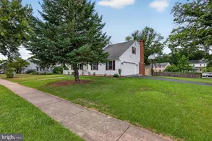 2224 Bradley Dr, Harrisburg, PA 17110 - Photo 3