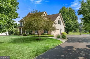 111 Crabapple Ct, Hummelstown, PA 17036 - Photo 3