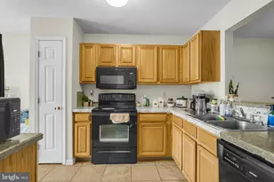 1937 Daybreak Cir, Harrisburg, PA 17110 - Photo 9