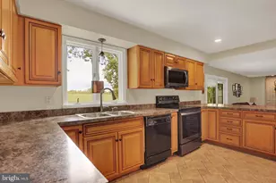 805 Leeds Ct, Harrisburg, PA 17112 - Photo 3