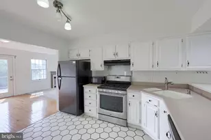 1091 Country Hill Dr, Harrisburg, PA 17111 - Photo 7