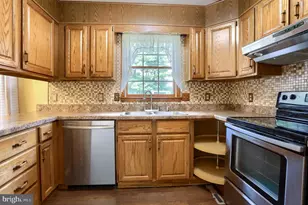 888 Sunny Hill Ln, Harrisburg, PA 17111 - Photo 13