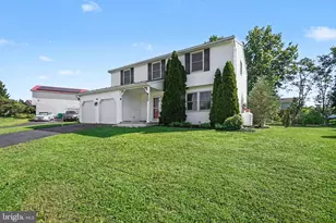 5572 Banbridge Dr, Harrisburg, PA 17112 - Photo 3