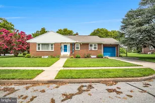 290 Dogwood Dr, Hummelstown, PA 17036 - Photo 1