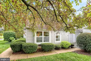 268 Crescent Dr, Hershey, PA 17033 - Photo 1