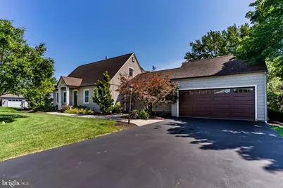 8 W Christopher Court, Hummelstown, PA 17036 - Photo 3