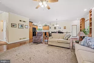 1905 Christopher Pl, Harrisburg, PA 17110 - Photo 9
