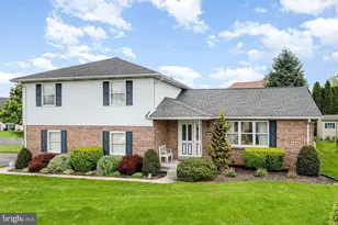 903 Manor Dr, Harrisburg, PA 17113 - Photo 1