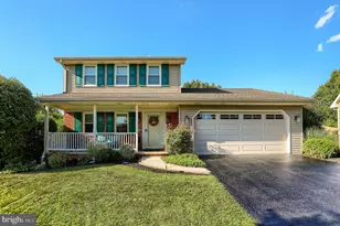 1460 Woodridge Dr, Middletown, PA 17057 - Photo 1