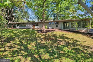 4300 Meadow Crest Rd, Harrisburg, PA 17112 - Photo 1