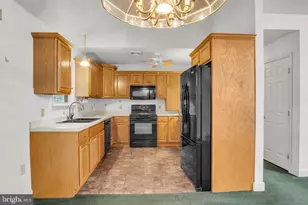 27 Edgewater Dr, Middletown, PA 17057 - Photo 9