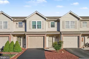 872 Woodridge Dr, Middletown, PA 17057 - Photo 1